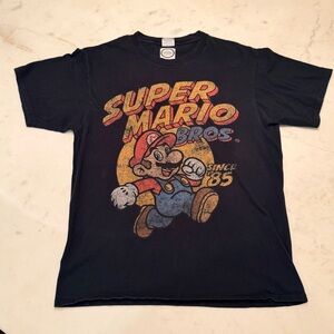 Super Mario Brothers, Officially Licensed Nintendo Black T-Shirt Size Medium